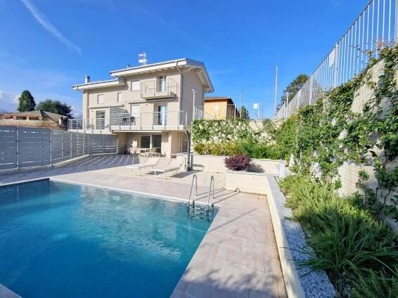 VILLA CLAUDIA WITH PRIVATE POOL Colico - Ceny, Kontakt, Hodnocení - Komfortní Ubytování | Itálie