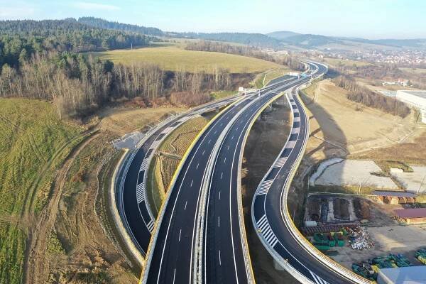 VIDEO: Slováci otevřeli novou část dálnice. Tah mezi Třincem a Žilinou je kratší