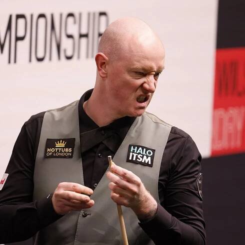 Chris Wakelin holds off Neil Robertson to reach second round for the first time