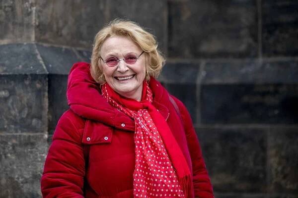 Dnešní muži by měli zapracovat na zodpovědnosti, říká herečka Regina Rázlová