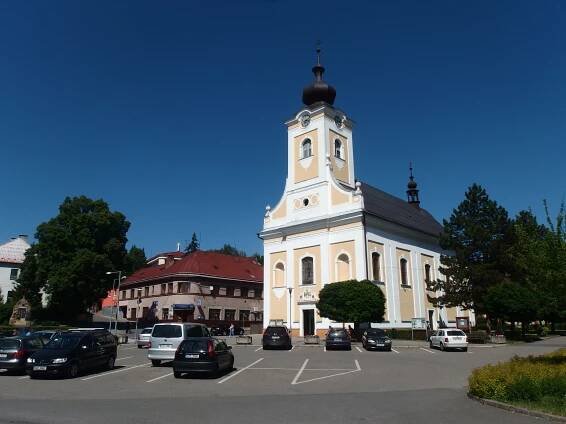 Soubor:Slušovice, kostel 02.jpg – Wikipedie