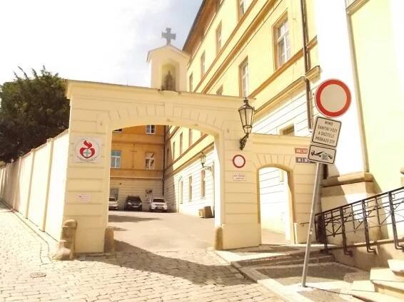 Nemocnice pod Petřínem má nový monitor vitálních funkcí, bude sloužit na ARO