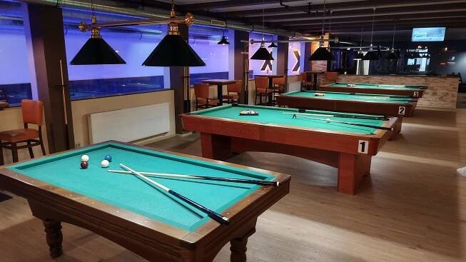 Pronájem kulečníku / billiardu 9 ft za 199 Kč Praha, Smíchov Bowling Smíchov & Garage Billiards • Firmy.cz