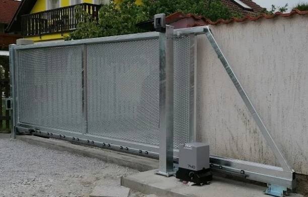 BJmetal.cz | posuvné pojezdové brány, zámečnictví a kovovovýroba