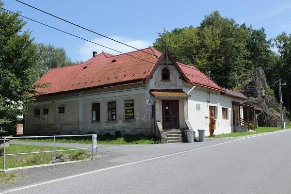 Soubor:Heřmanice (okres Liberec), hospůdka U Kodešovy skály.jpg – Wikipedie