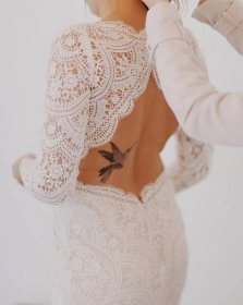 Máte tetování? Udělejte z něj promyšlenou součást svatebního stylingu - Svatební blog