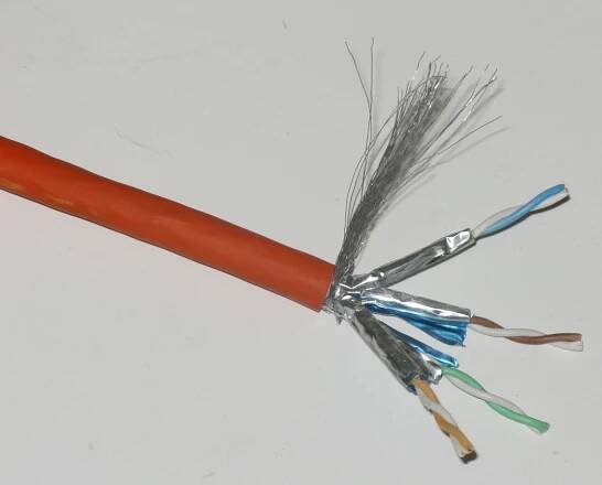 PLANET FTP Cat5e (fyzicky 6a) 4pár 1m (metráž) KAB-FUTP5e/6A-D-LSO-OR-M | ASM 100MEGA Distribution spol. s r.o. - DODAVATEL