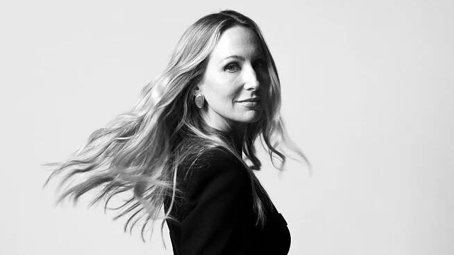 Nikki Glaser Wants to Kill as Host of the Globes. Is She Overthinking It?