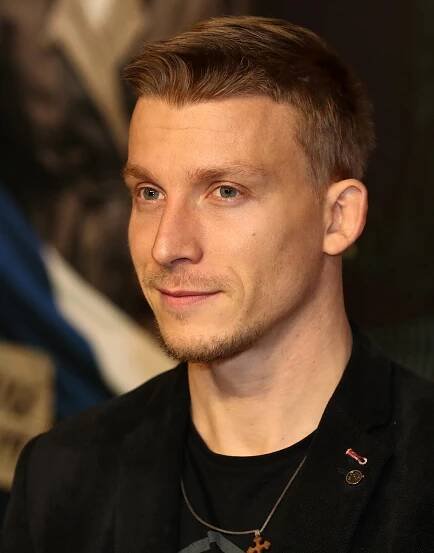 Násilník z Ordinace má nového pejska: Zachránil ho přímo ze silnice!