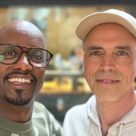 Yared Dibaba und Studiogast Tachannes im Studio.・Bild: NDR