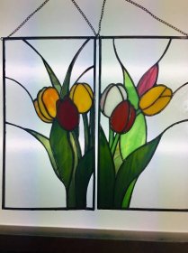 Tulipány, dvě samostatné vitráže tvořící dohromady jeden velký pugét. :: Glavitra-cz7
