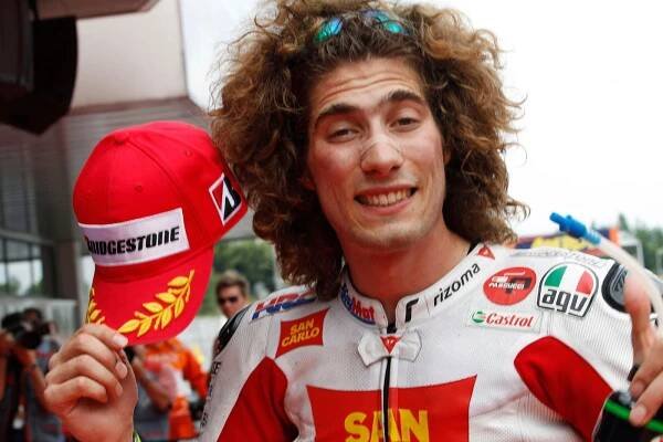 Oběti bohu rychlosti: francouzské prokletí, miláček davu Simoncelli či legenda Senna