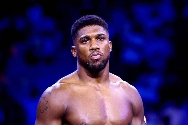Anthony Joshua: ‘I can’t be a shoulder to cry on, but I can wire you some cash’