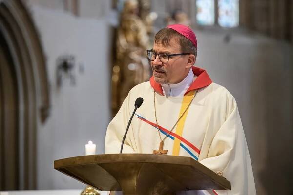 V plzeňské katedrále proběhla mše za veterány a oběti válek - Církev.cz | Zprávy