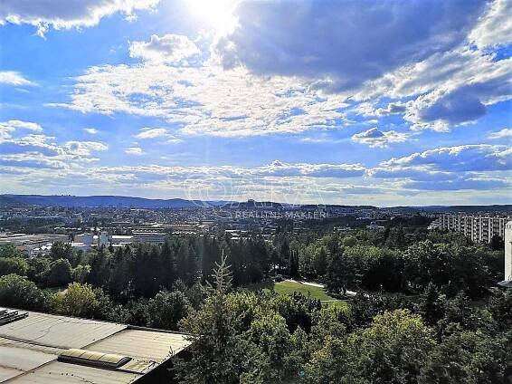 Halasovo náměstí, Brno - Lesná