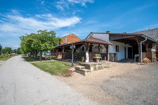 Prodej zemědělského objektu 2175 m², Hořice - Březovice