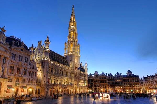 grand place, brusel, belgie - bruselské radnice - stock snímky, obrázky a fotky