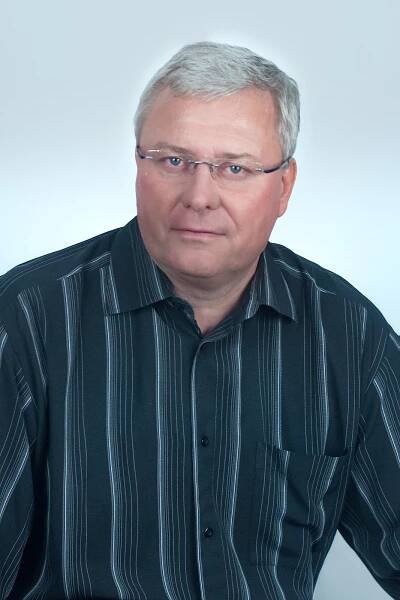 Prof. Martin Smrčka: Endoskopická operace výhřezu meziobratlové ploténky. Jako první v ČR