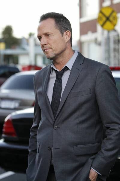 Policie Battle Creek - Mama's Boy - Z filmu - Dean Winters