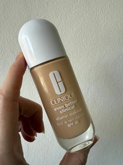 Clinique Even Better Clinical™ Vitamin Makeup SPF 25.