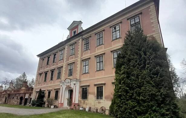 OBRAZEM: Tady jste dlouho nebyli. Podívejte, jak vypadá zámek v Líčkově