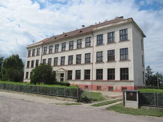 Soubor:Dyjákovice, nová škola.jpg