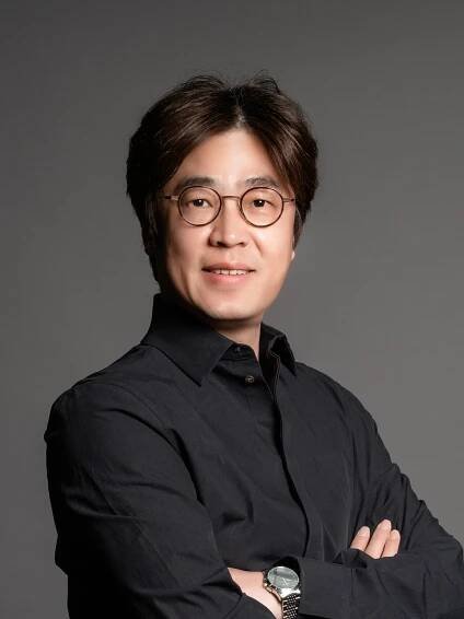 KNB Deputy Artistic Director & <span>5th KNB-affiliated Ballet Academy Head Teacher</span>   Sin Museop