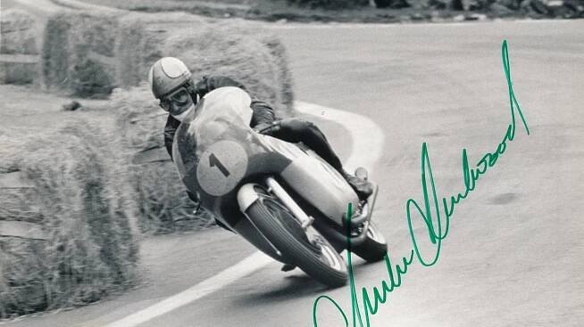 Nejlepší motocyklový jezdec historie zemřel před 40 lety! Byl miláčkem československých diváků a tragicky zahynul při nehodě mimo závodiště. Pamatujete si na něj?