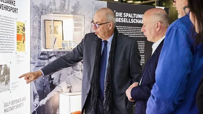 Die Eröffnung der Ausstellung »Gewalt gegen Weimar« in der Topographie des Terrors