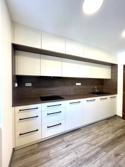 Frosch design - stolařství ostrava, truhlářství ostrava, rekonstrukce koupelen ostrava, interiery, nábytek.