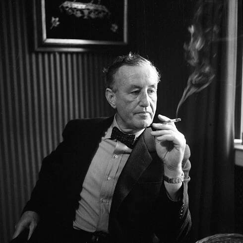 Ian Fleming: The Wardrobe Model For James Bond – Bond Suits