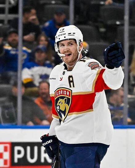 NHL roundup: Matthew Tkachuk posts hat trick as Panthers win 8th straight