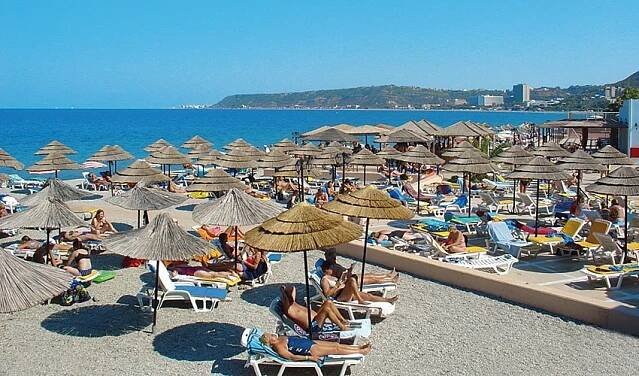 Hotel Avra Beach Resort: fotografie vybavení exteriérů a interiérů ubytování.