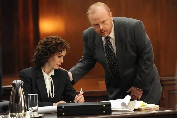 American Crime Story - Z popela tragédie - Z filmu - Sarah Paulson, Christian Clemenson