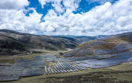 The first phase of the hydro-solar hybrid project of Lianghekou Hydropower Station on the Yalong River – the Kela photovoltaic power station – was connected to the power grid on Sunday. Photo: Xinhua