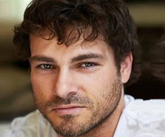 Shawn Roberts Biography - Facts, Childhood, Family Life & Achievements