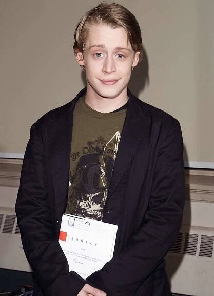 Macaulay Culkin poses for photographs before reading and signing copies of his new book "Junior" on March 13, 2006 in New York City.
