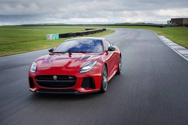 Jaguar F-TYPE pro modelový rok 2018 využívá technologii GoPro