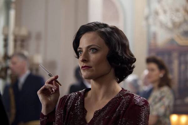 Fleming - Episode 1 - Z filmu - Lara Pulver