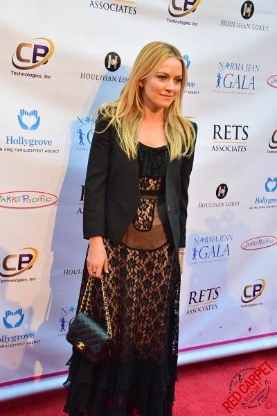 Soubor:Becki Newton 4th Annual Norma Jean Gala.jpg – Wikipedie