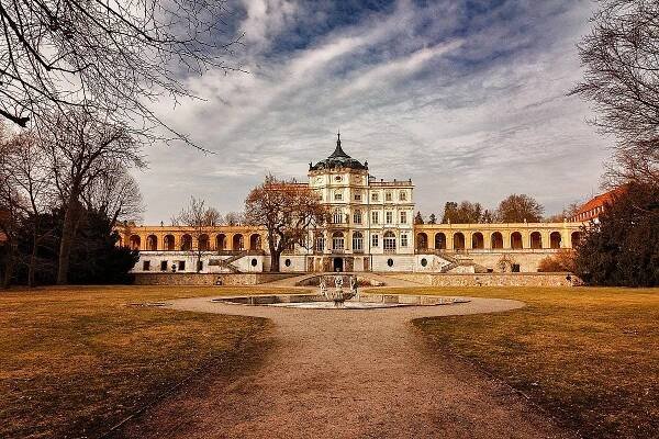 Státní zámek Ploskovice foto 1