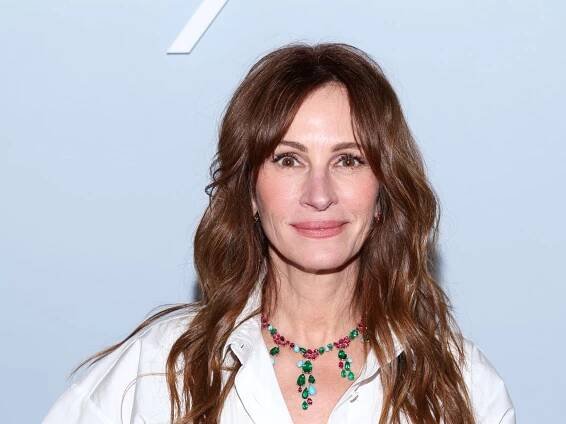 Julia Roberts' shaggy bob cut is the definition of textured hair