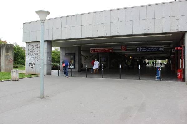 Fotogaléria • Nádraží Holešovice E8 ♿ (Zastávka električky, autobusu, stanica metra C) • Mapy.com