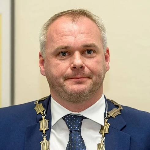 V kauze machinací s veřejnými zakázkami bylo obviněno 14 lidí, včetně primátora Chomutova
