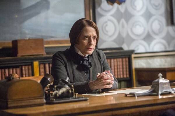 Penny Dreadful - Dravci vzdálení i blízcí - Z filmu - Patti LuPone