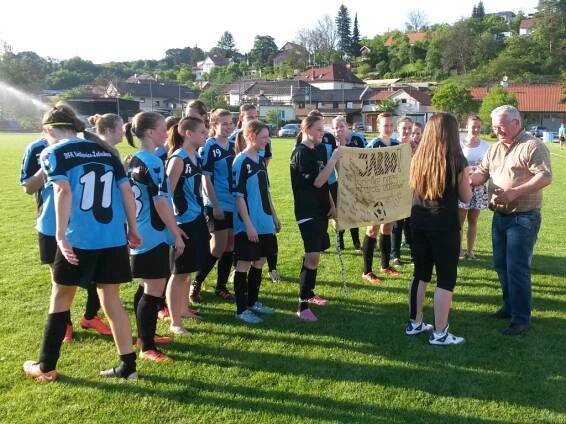 Lužkovice věnovaly výhru nad Brumovem majiteli hospůdky na hřišti