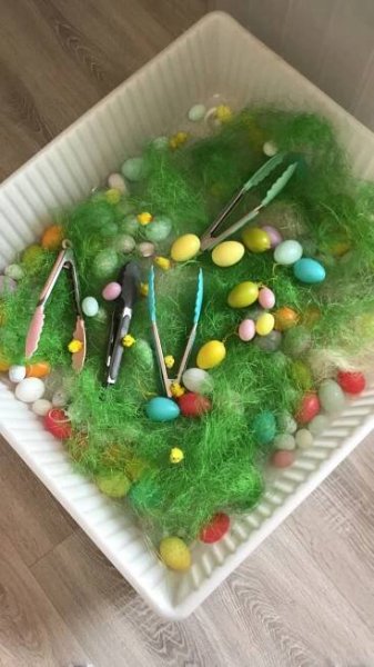 Bac sensoriel Pâques | Knutselen thema lente, Knutsel idee pasen, Paasideeën