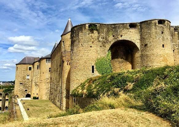 Le château fort de Sedan : un colosse de pierres