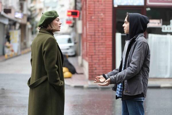 Demet Evgar, Rüzgar Diricanlı - Alev Alev - Episode 14 - Z filmu