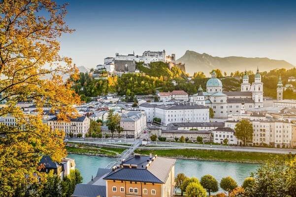 Historické město Salzburg při západu slunce na podzim, Rakousko — Stock obrázek